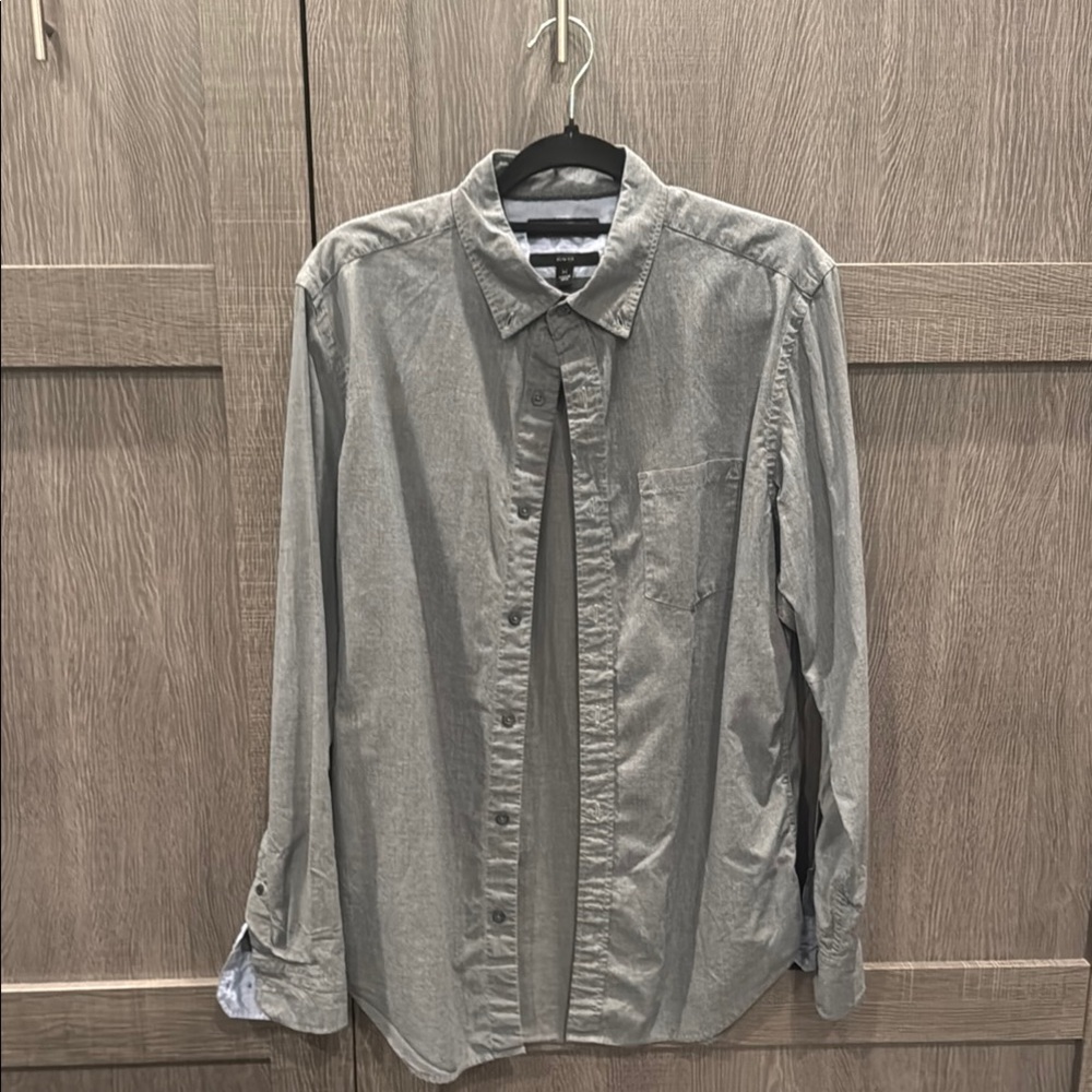 Men's Gray Button-Up Shirt